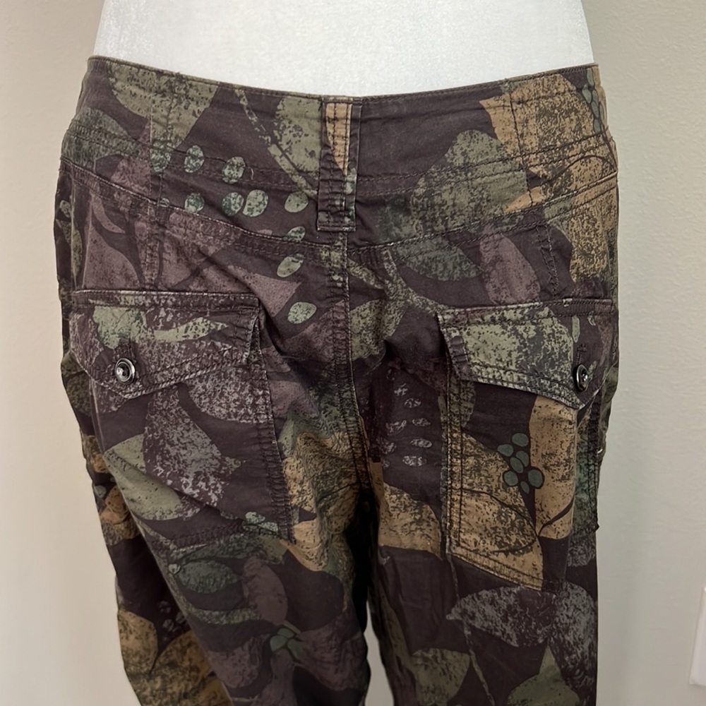 Anthropologie Green and Brown Floral Cropped Pants - Picture 7 of 8